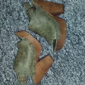 Guess heels size 9.5